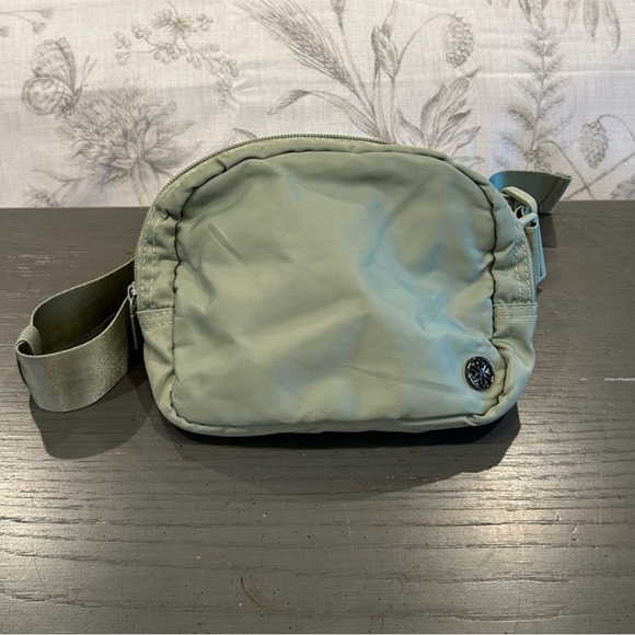 GAIAM Handbags - GAIAM Yoga Green Fanny Pack Belt Bag